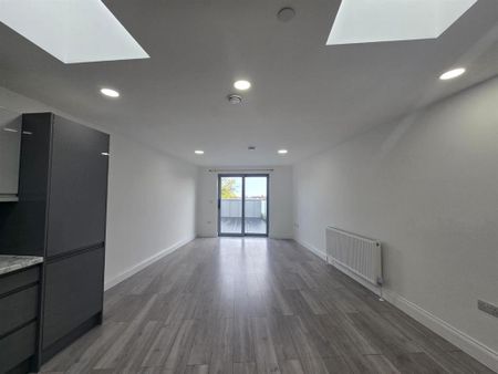 3 bedroom flat to rent - Photo 3