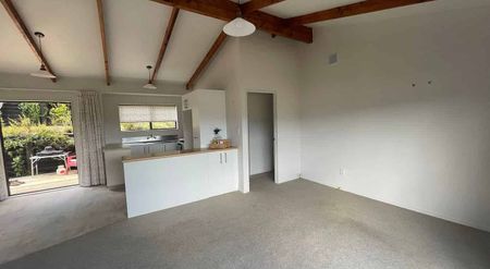 Sunny 3 bedroom in nice quiet surburb - Photo 3