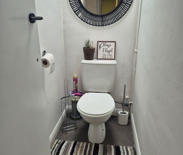 Room in a Shared House, Knepp Close, BN2 - Photo 6