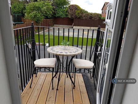 1 bedroom in a house share to rent - Photo 5