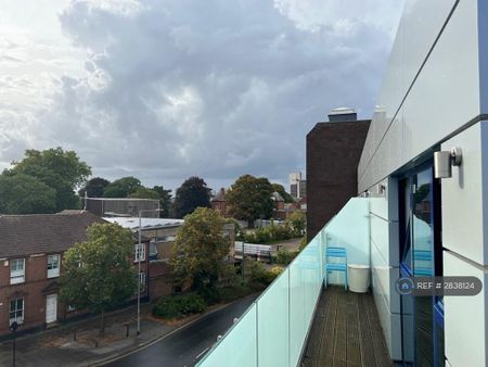 1 bedroom penthouse to rent - Photo 5