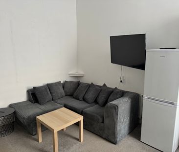 Studio Flat, Ibrox Street, G51 - Photo 1