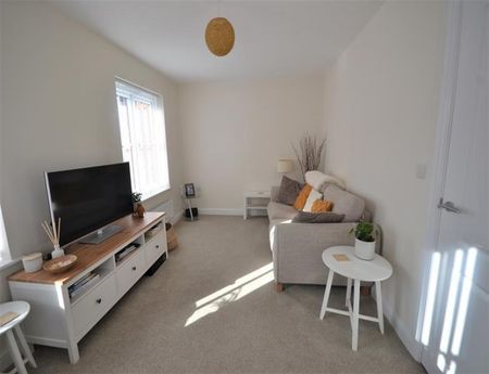 3 Bedroom Semi Detached To Let - Photo 2