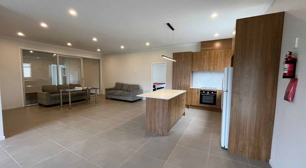 Completely Renovated 6 bedroom, 3 Bathroom House - Photo 1