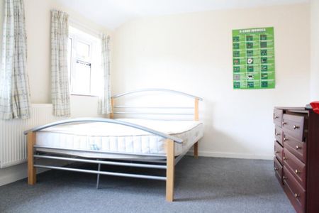 5 bedroom end of terrace house to rent - Photo 3