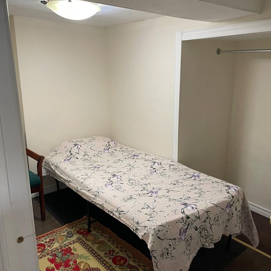 For Lease - 2518 Lake Shore Boulevard, Toronto, Ontario - Photo 1