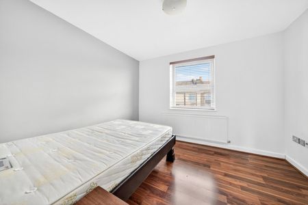 Green Lane, Ilford, Essex IG1 - Photo 2