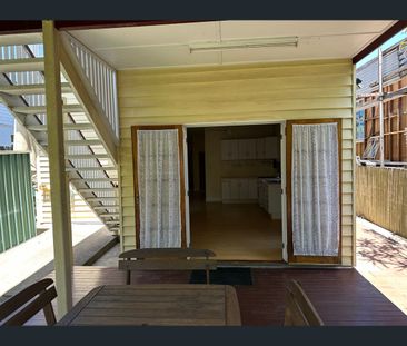 16a Brassey Street, Fairfield, Qld 4103 - Photo 4