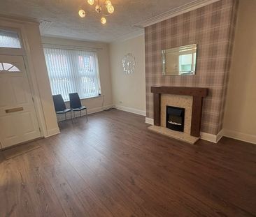 Room in a Shared House, Strathmore Avenue, LS9 - Photo 1