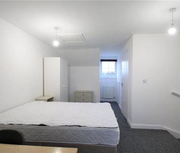 4 bedroom semi-detached house to rent - Photo 5