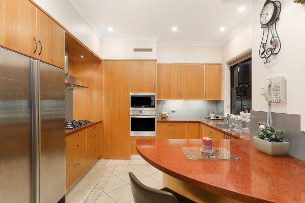 Grand family residence combines luxury with boundless space and privacy - Photo 1