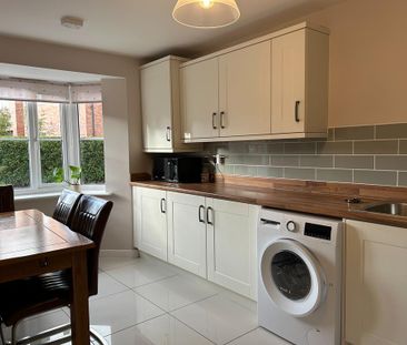 4 bedroom semi-detached house to rent - Photo 2