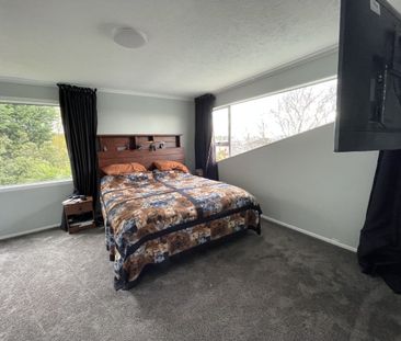 Extra Large family home in Kingswell - Photo 4
