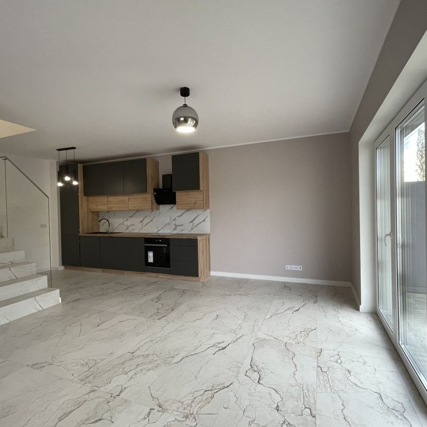 Nowiutki z pełnym wyposażeniem - Zdjęcie 1