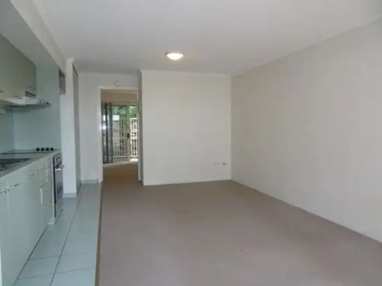 “One bedroom unit - Fantastic Location - Close to Public Transport” - Photo 1
