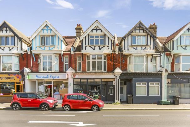 3 bedroom flat to rent - Photo 1