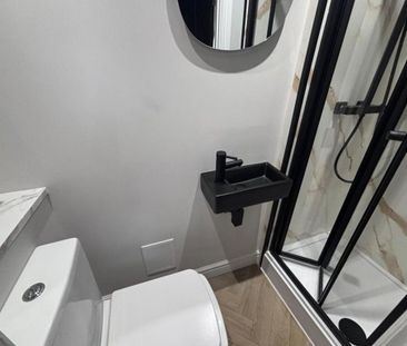 8 bedroom house of multiple occupation to rent - Photo 6