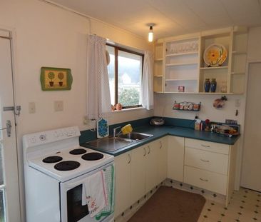 Super Central Location Handy to Everything - Photo 6