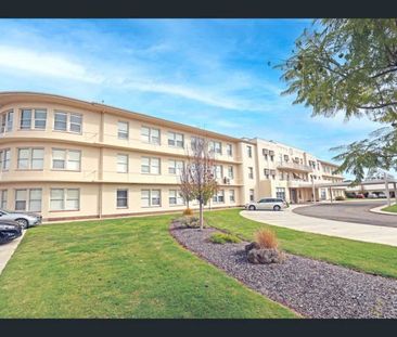 Fully Furnished Apartment in great location - Photo 5