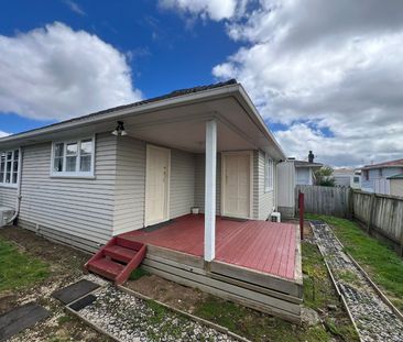 For Rent: Spacious 2-Bedroom House Papatoetoe - Photo 4