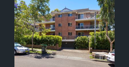 Modern Apartment with Expansive Wrap-Around Balcony – Prime Hornsby Location - Photo 3