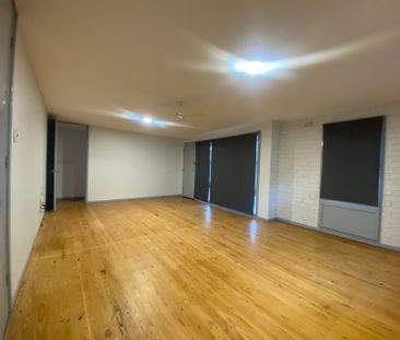 Beautifully Renovated 3-Bedroom Home - Move-In Ready! - Photo 3