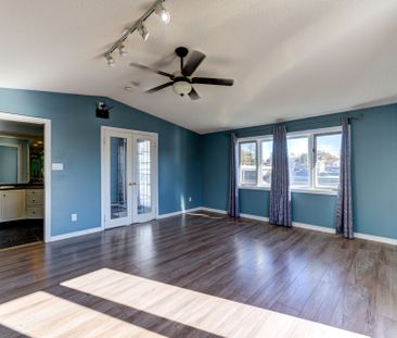 For Lease - 15 Willow Street, Wasaga Beach, Ontario - Photo 2