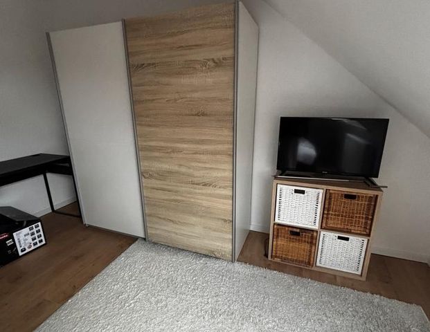 Möbelierte Dachgeschosswohnung nahe St. Anna-Hospital - Photo 1