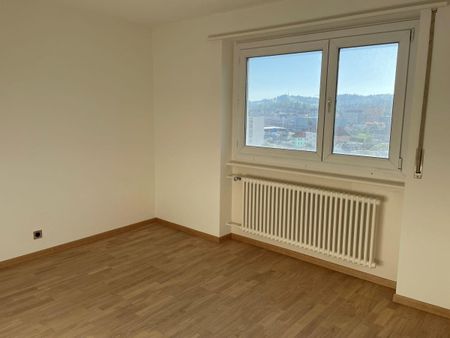 LUMINEUX ! APPARTEMENT DE 3 PIECES SITUE AU 5EME ETAGE AVEC BALCON - Photo 2