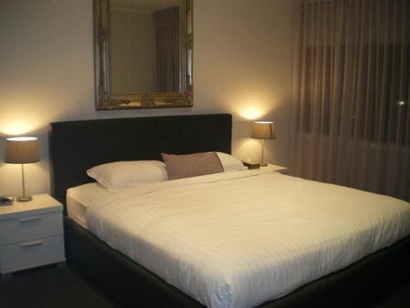 2 BEDROOM FURNISHED GROUND FLOOR APARTMENT WITH GARDEN & COURTYARD - Photo 4