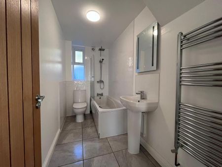 4 bedroom detached house to rent - Photo 4