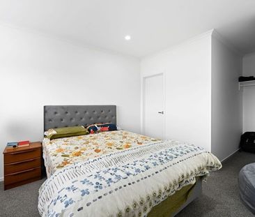 This brand-new, architecturally designed three-bedroom, two-bathroo... - Photo 3