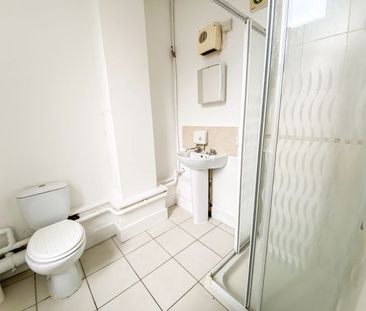 West Hill Road, Bournemouth - Photo 2