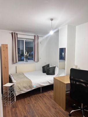 Room in a Shared Flat, Rainham House, NW1 - Photo 1