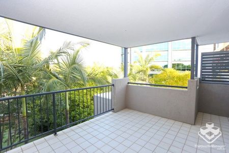 Two bedroom apartment in the heart of Toowong - Photo 2