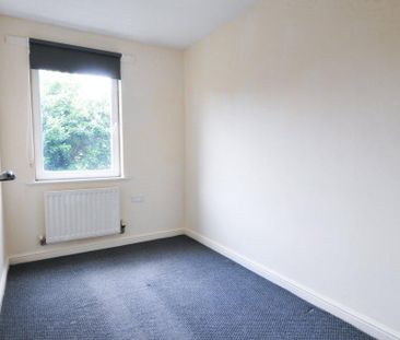 3 bedroom end of terrace house to rent - Photo 4