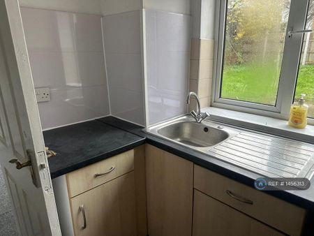 3 bedroom terraced house to rent - Photo 2