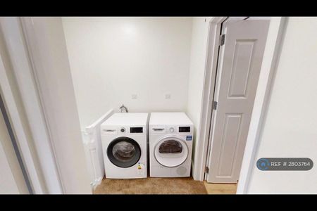 1 bedroom in a house share to rent - Photo 4