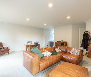 Stunning central family home - Photo 4