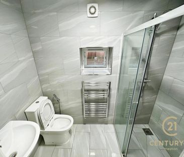 4 bedroom semi-detached house to rent - Photo 5