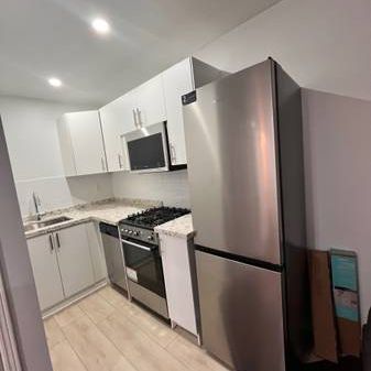 Cute First Floor Bachelor Unit (Not Basement) For Rent - Photo 3