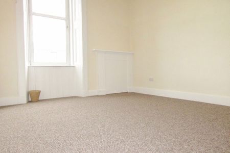 3 Bed Flat - Photo 4