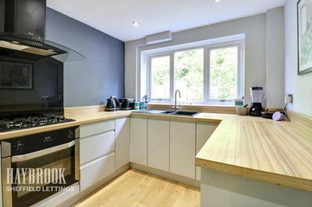 3 bedroom semi-detached house to rent - Photo 5