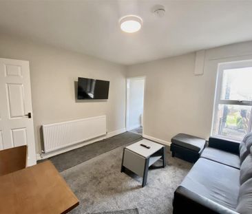 5 bedroom private hall to rent - Photo 1