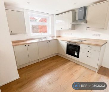 3 bedroom semi-detached house to rent - Photo 3
