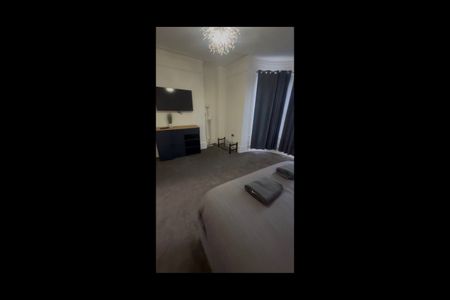 1 Bed Flat, Bernard Street, SO14 - Photo 3