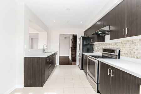 For Lease - 127 Bleasdale Avenue, Brampton, Ontario - Photo 3