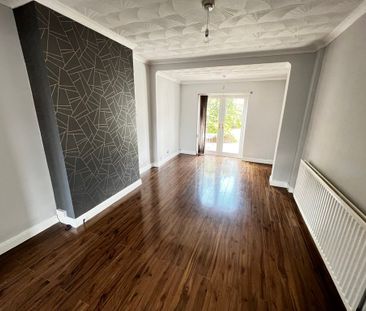 Windsor Avenue, Penn, Wolverhampton - Photo 2