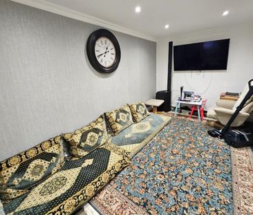 4 bedroom detached house to rent - Photo 3