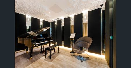 Stunning 3 Bedroom with Apartment in the Iconic "Waterfall by Crown" Complex - Photo 4